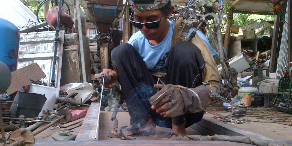 Tangan Robot Iron Man Bali Dirusak Peneliti