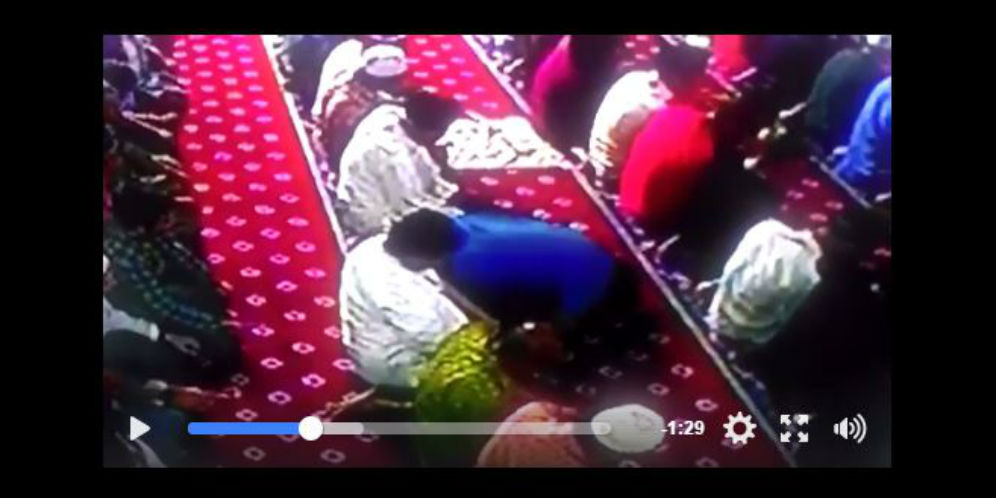 Innalillahi, Pria Ini Wafat Saat Sujud Sholat di Masjid Tebet