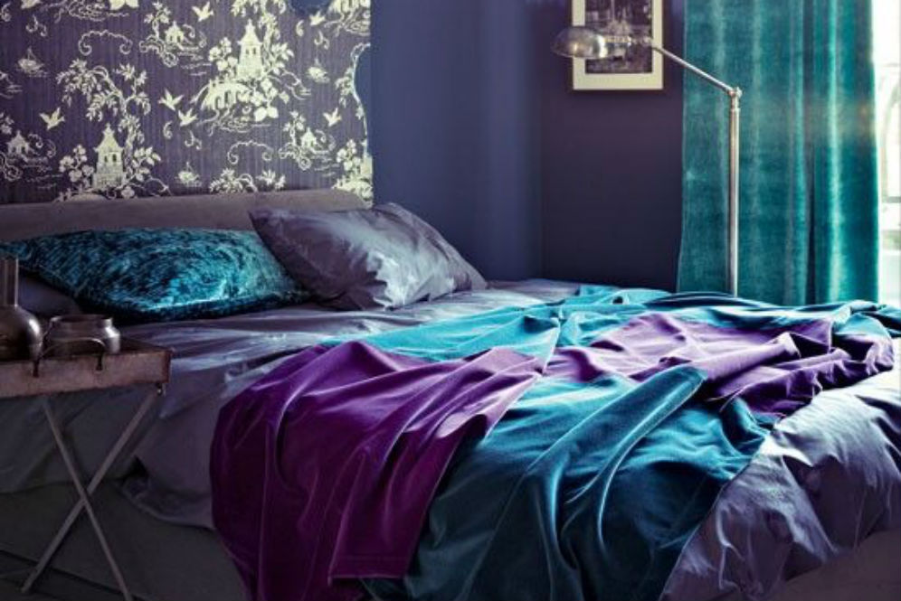 Kamar tidur ungu dan biru