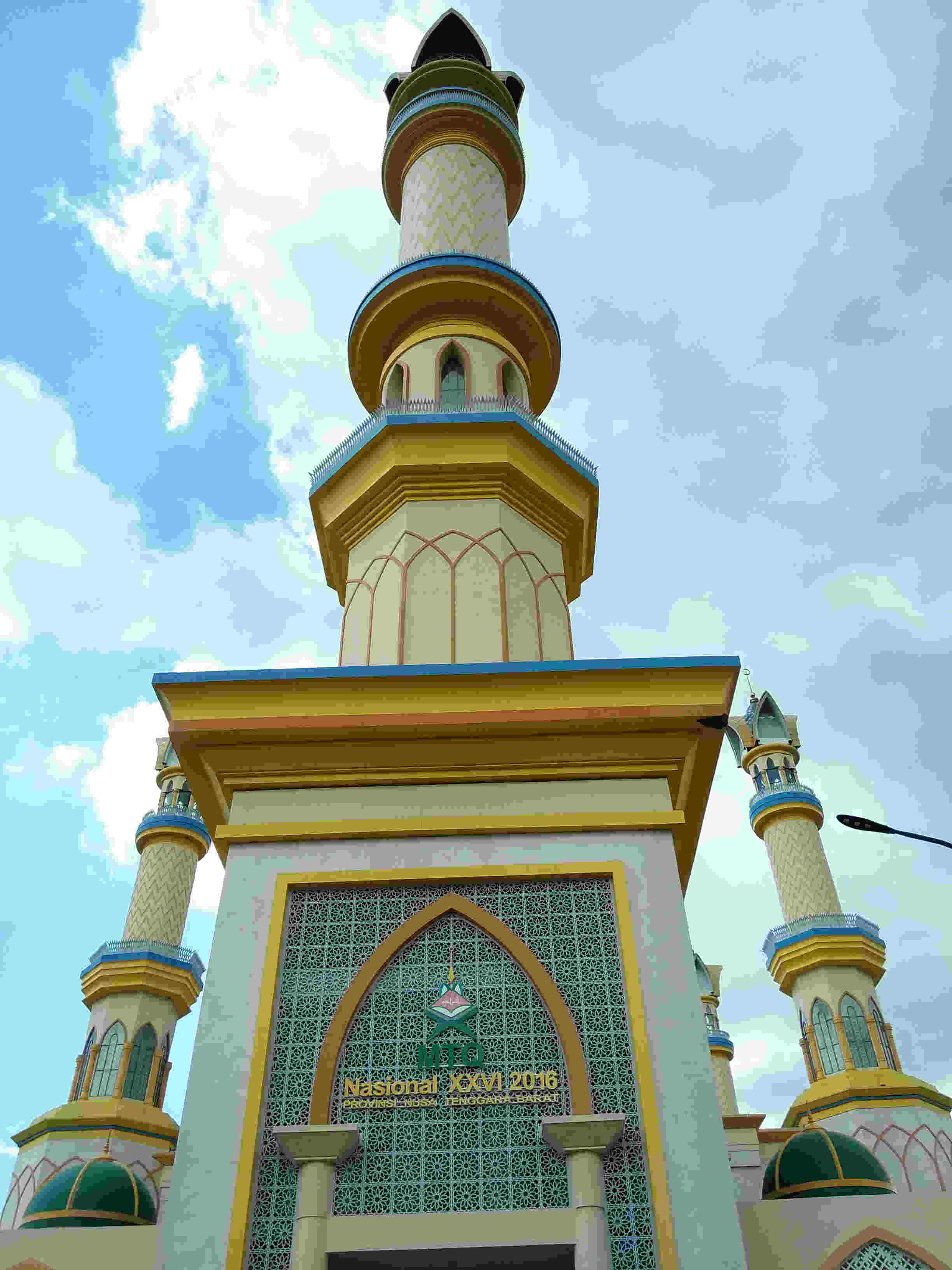 Menara masjid di Lombok