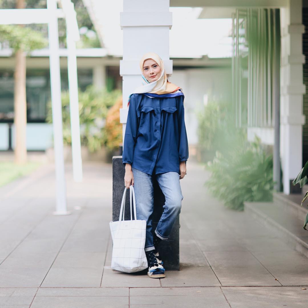 Inspirasi Tampil Kece Pakai Hijab Dengan Celana Jeans HijabDream