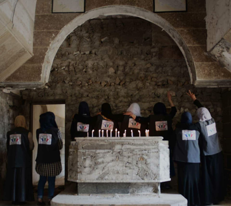 Muslim Mosul Perbaiki Gereja