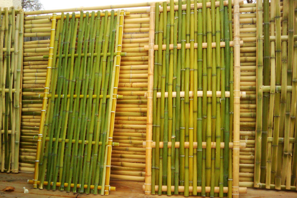 Bambu jadi pembatas area