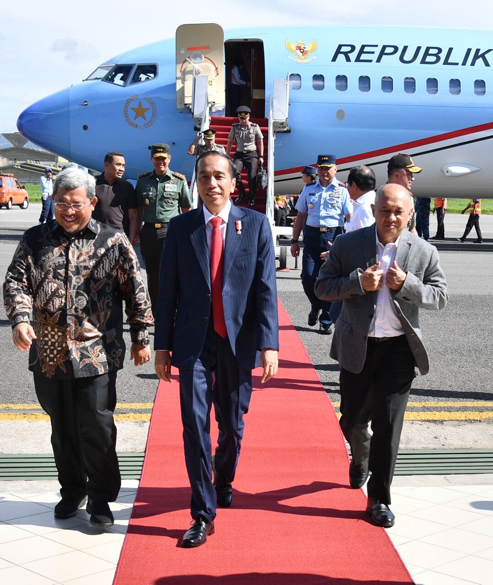 Presiden Joko Widodo mengerjai sejumlah pejabat negara