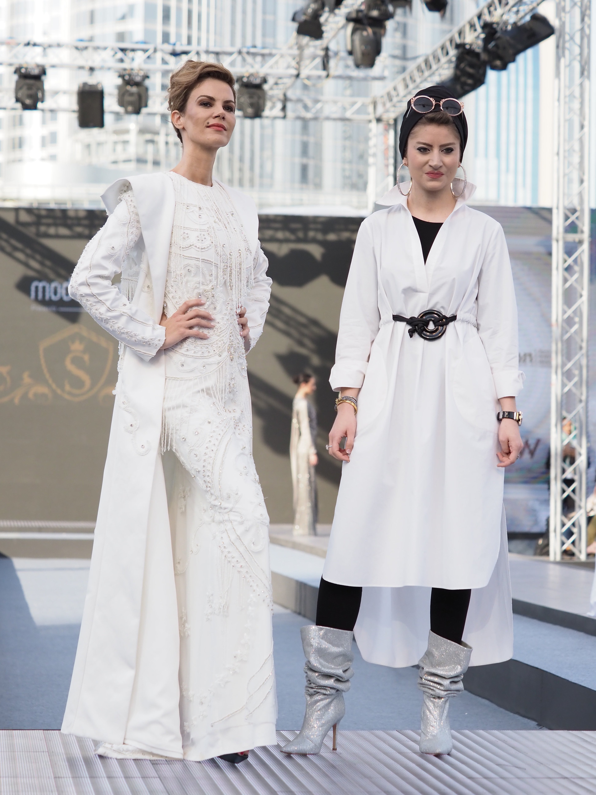 10 Busana Paling Jadi Sorotan Di Dubai Modest Fashion Week