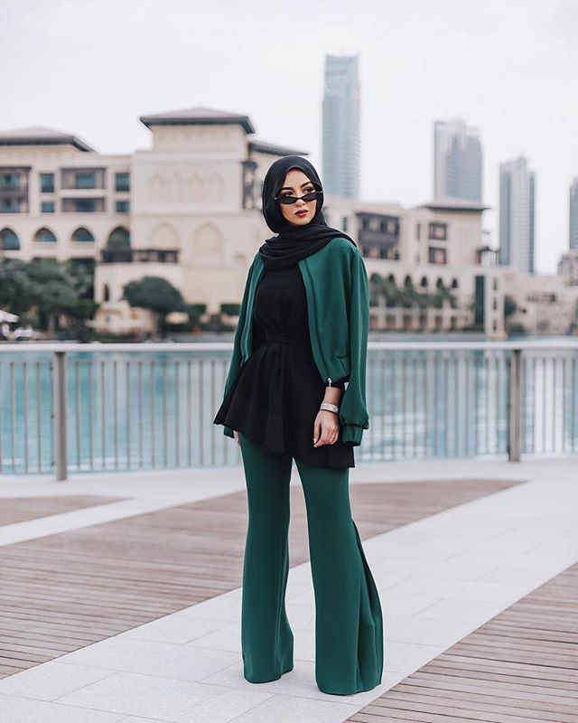 10 Busana Paling Jadi Sorotan Di Dubai Modest Fashion Week