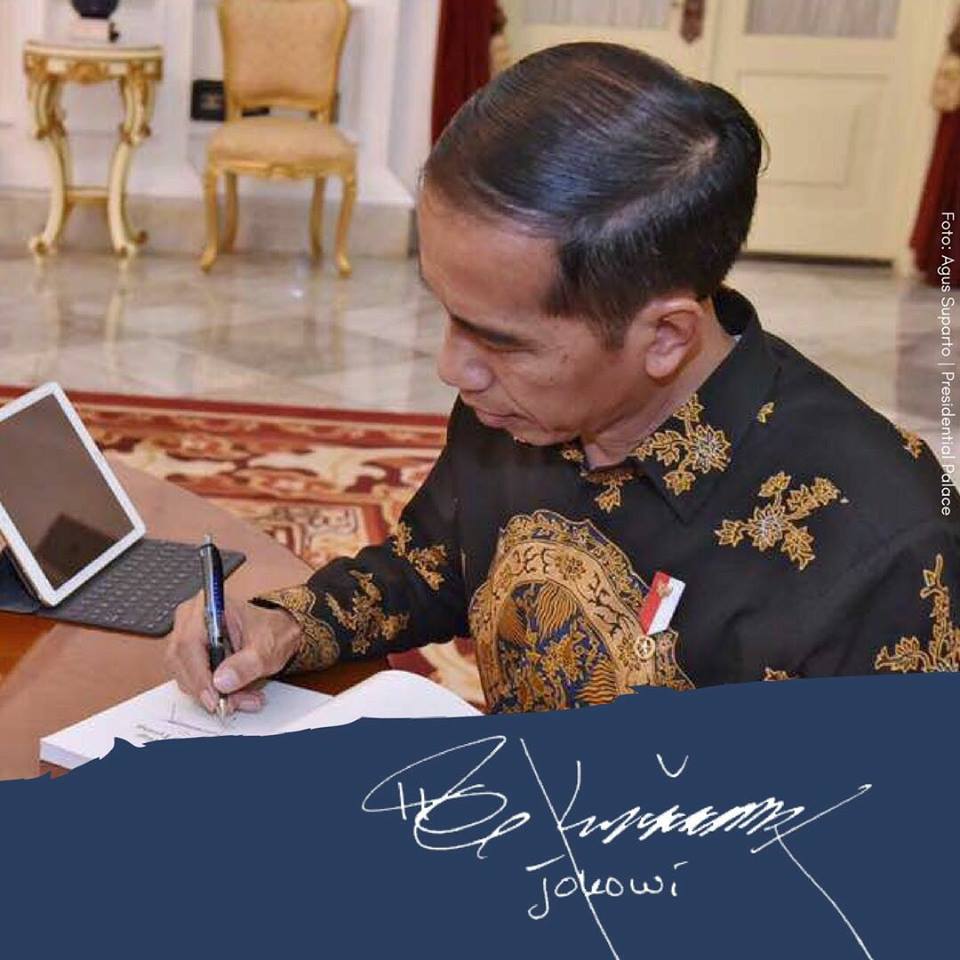 Tanda tangan Jokowi