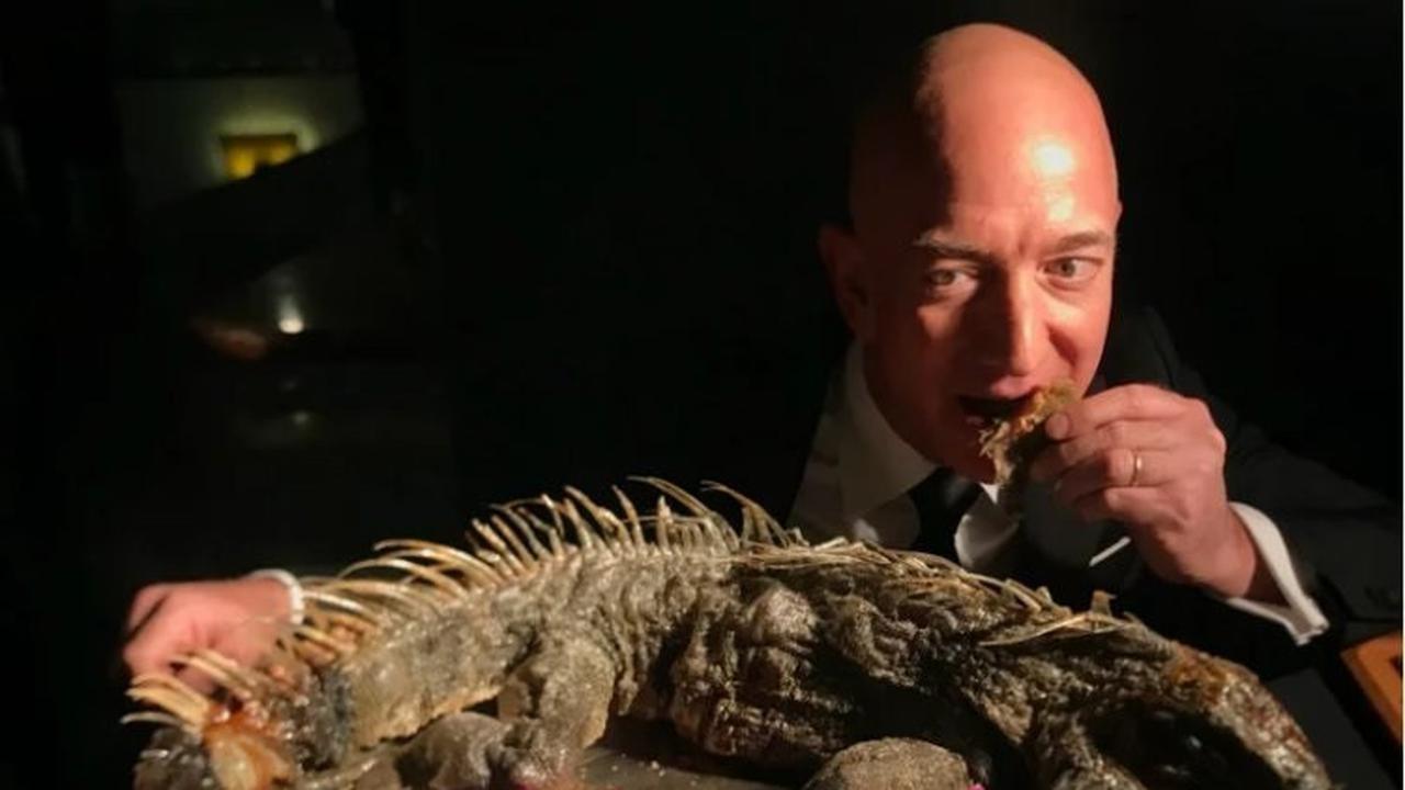 Jeff Bezos menyantap daging iguana panggang.