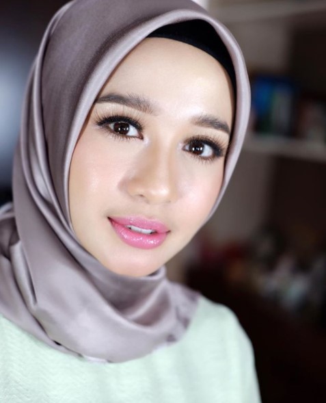 Laudya C Bella dalam sentuhan makeup Slam Wiyono (Instagram)