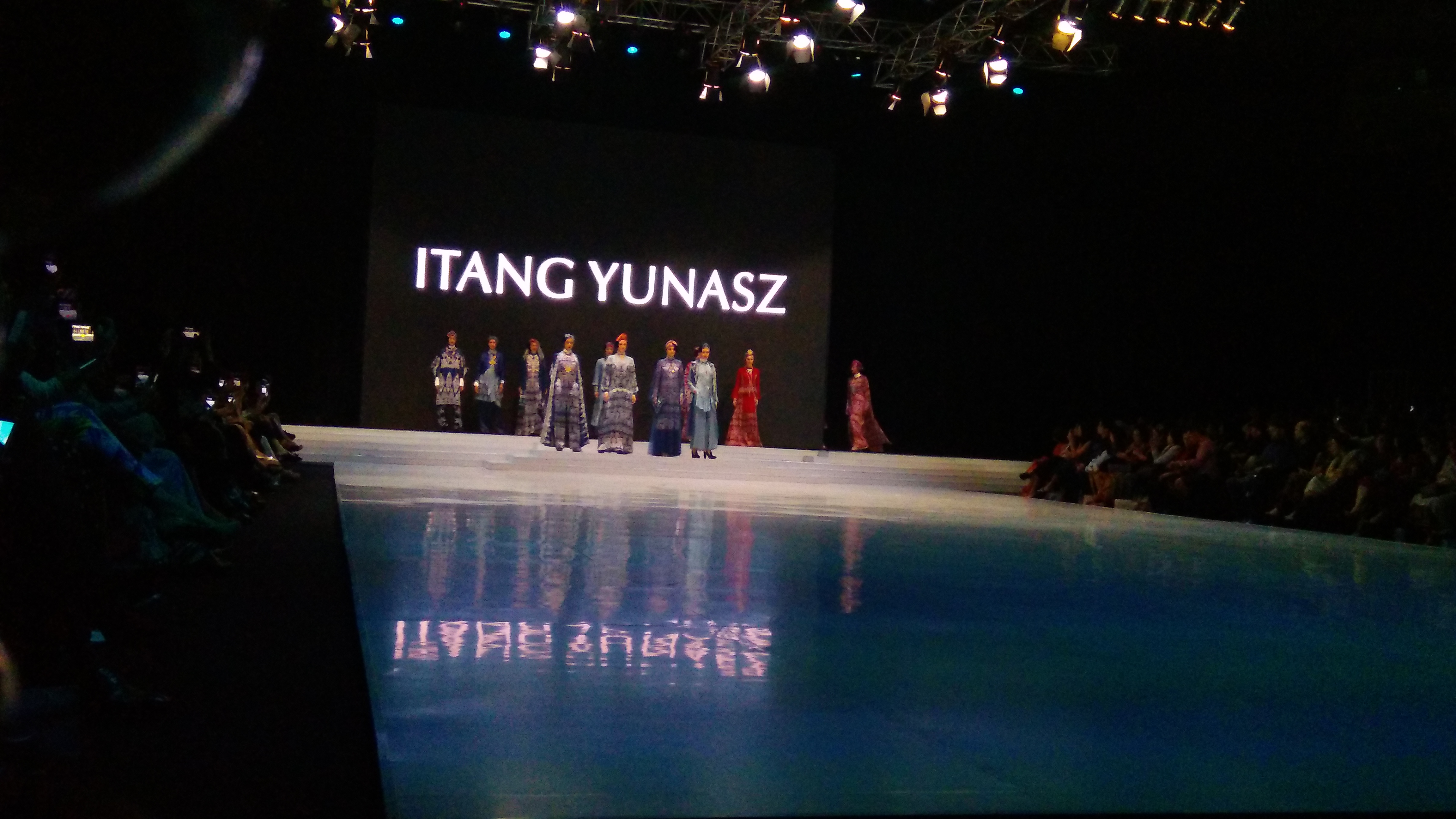 Itang Yunasz/ Cynthia Amanda Male-Dream.co.id