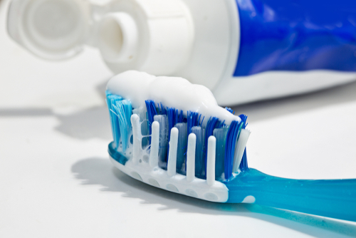 pasta gigi yang mengandung fluoride