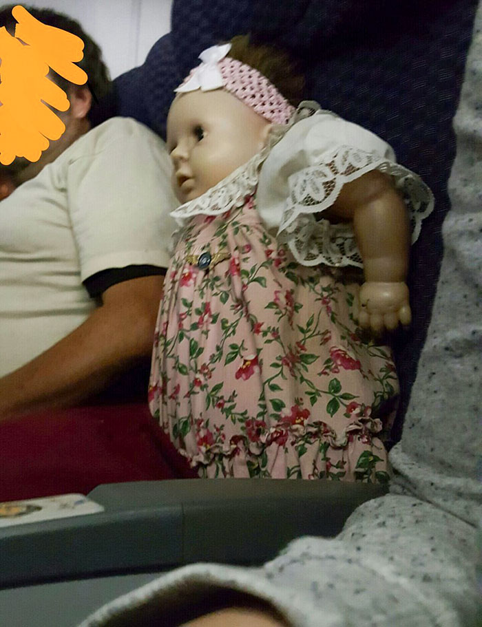 Boneka di pesawat