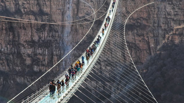 Jembatan kaca terpanjang di China