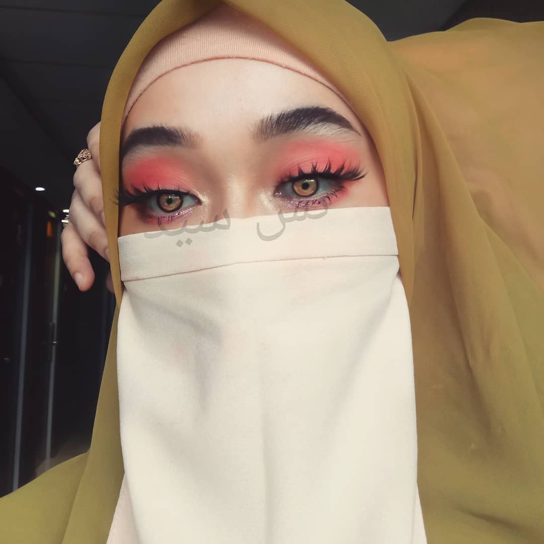 MUA Bercadar Tasya Sayeed Khas Dengan Riasan Mata Mencolok Hijab
