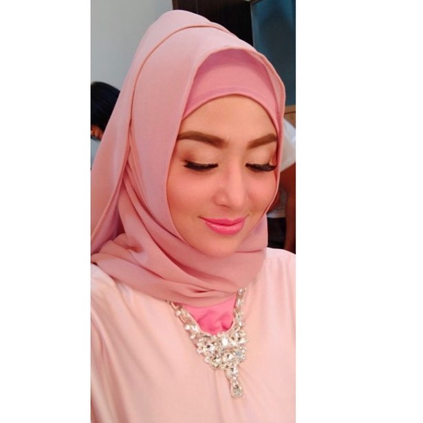 Dewi Persik pakai hijab di bulan Ramadan