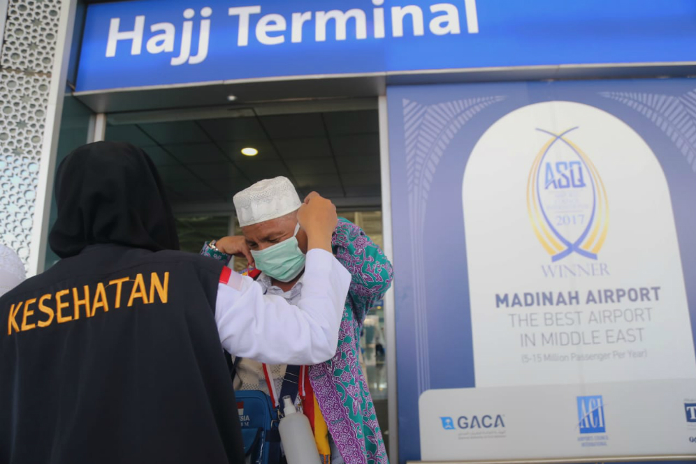 Jemaah haji Indonesia di Bandara Madinah
