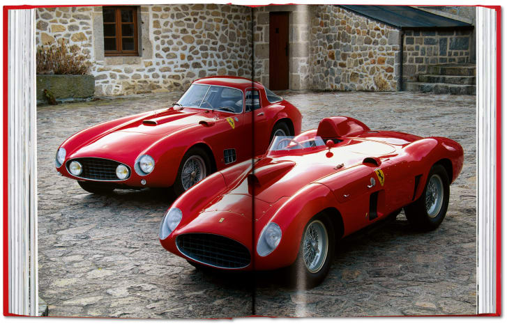 Ada juga foto-foto sejarah Ferrari.