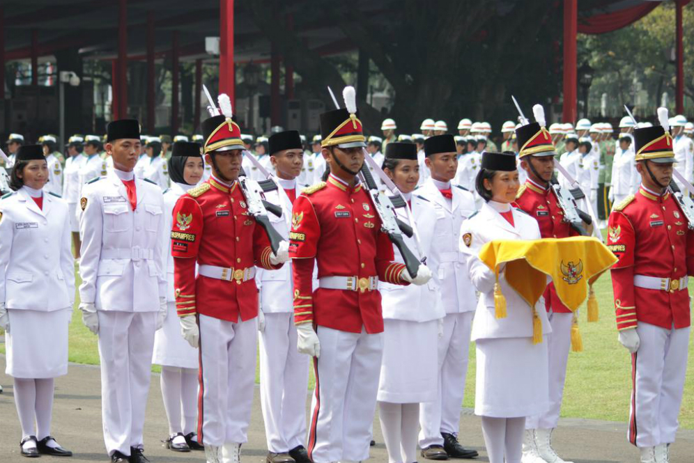 Tarrisa Maharani Dewi, Paskibraka putri perwakilan dari Jawa Barat, diberi kepercayaan membawa bendera Merah Putih