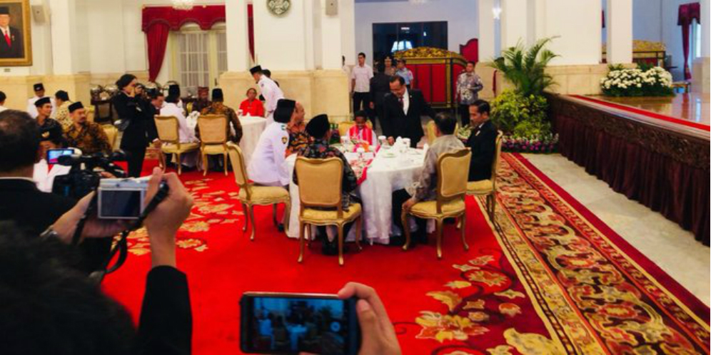 Joni makan siang semeja dengan Jokowi-JK