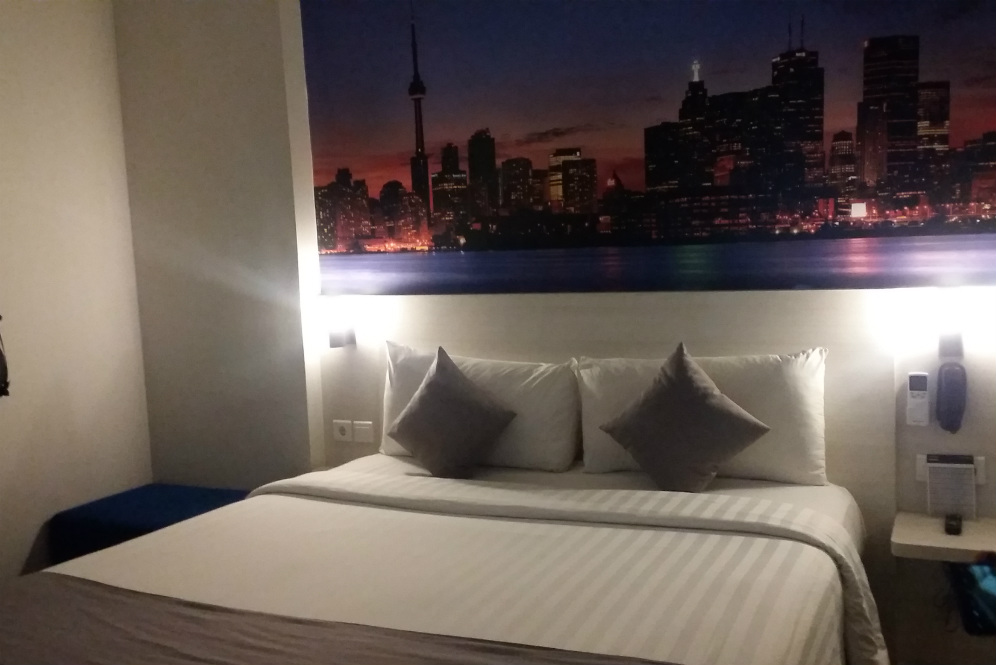 Nikmati Pemandangan Cantik Jakarta Malam Hari Di Hotel Ini