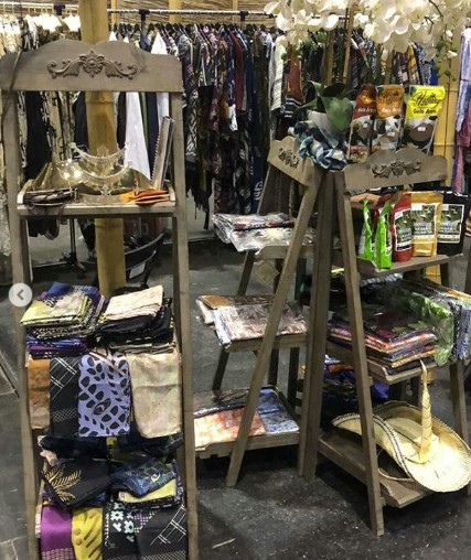 Tenun Baduy dan Batik Lebak 'Tebar Pesona' di Pasar Hamburg