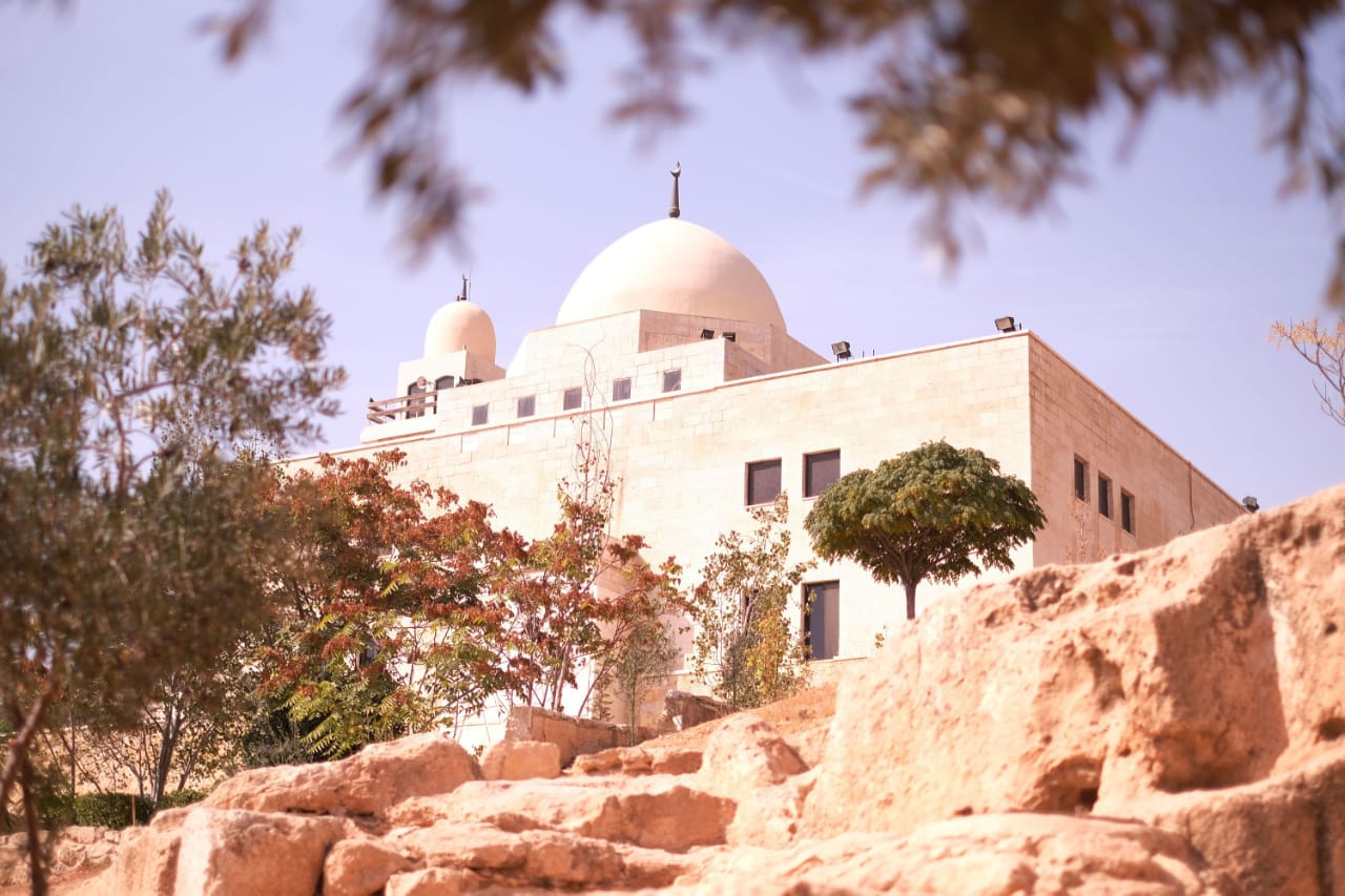 Salah satu tujuannya adalah Masjid Al Aqsa di Palestina.