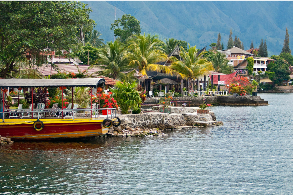 Wisata Halal Danau Toba