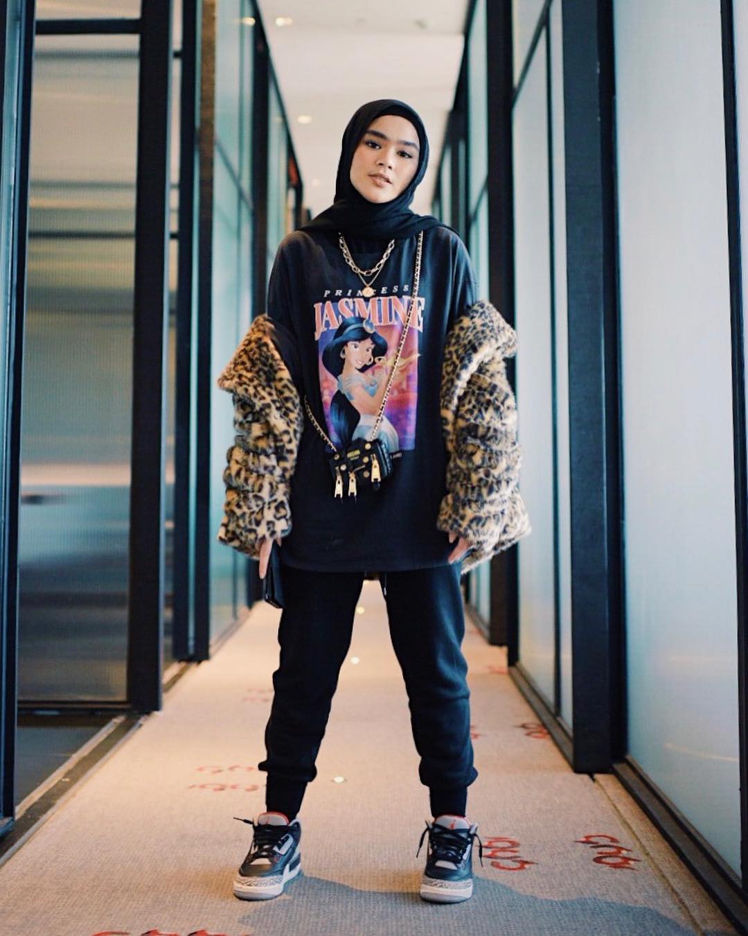 Gaya Hijab Boyish Sivia Azizah