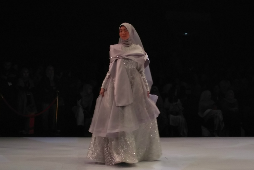 Gaun pengantin muslimah Pipit Pramudia