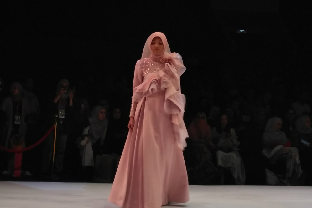 Gaun pengantin muslimah Pipit Pramudia