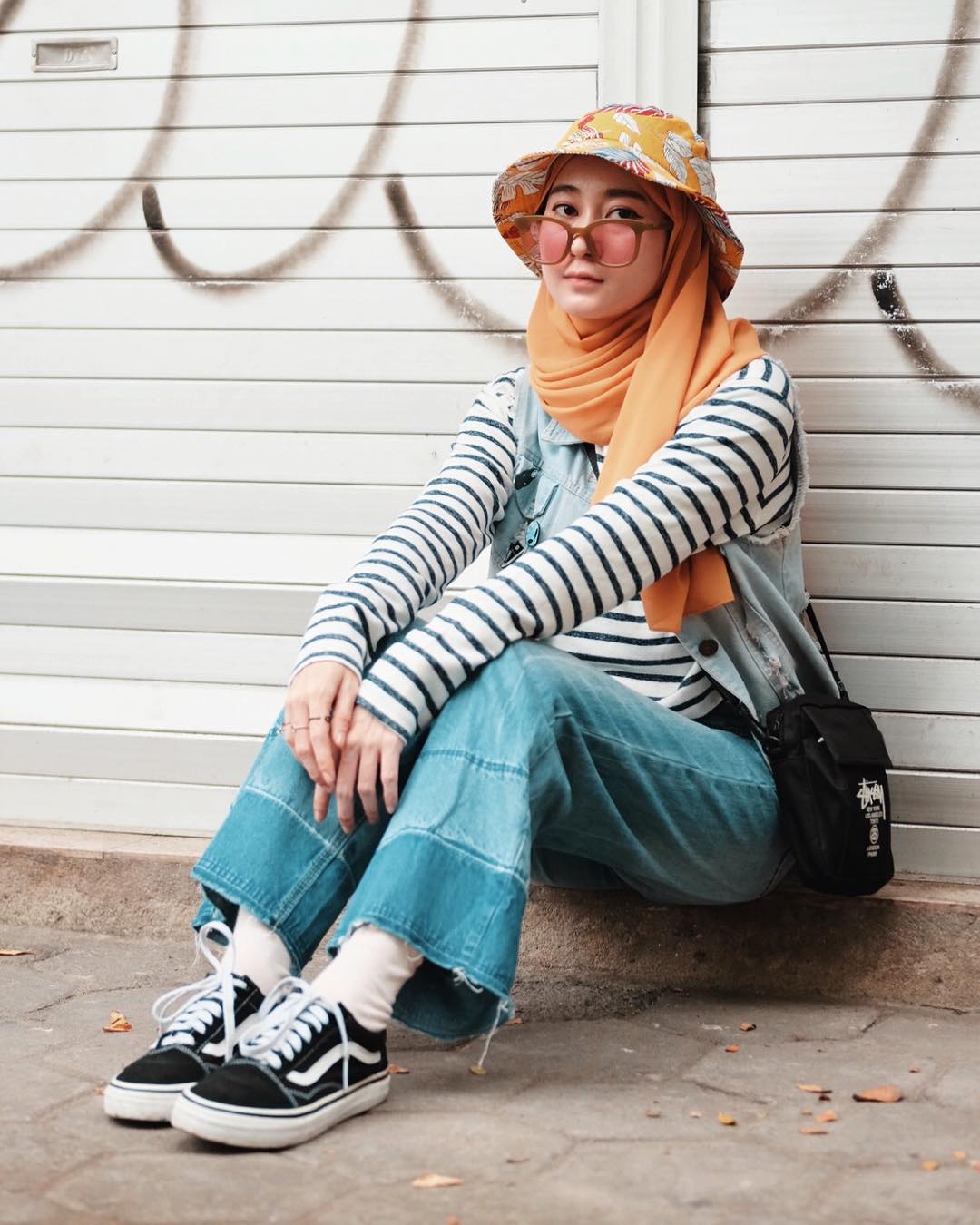 Super Casual Gaya Hijab Dengan Bucket Hat HijabDreamcoid