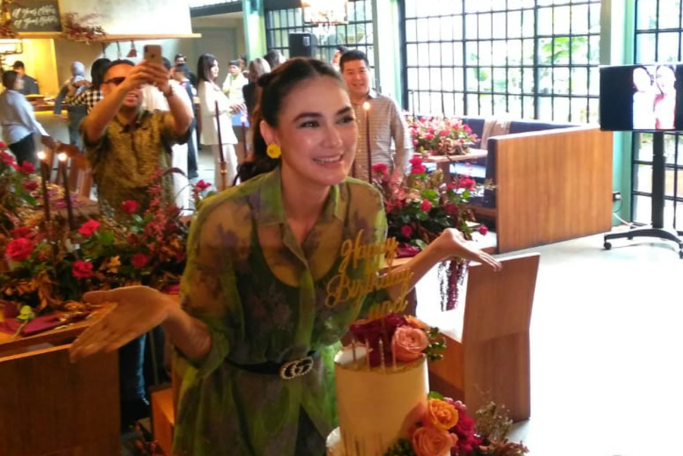 Hasil gambar untuk luna maya ulang tahun