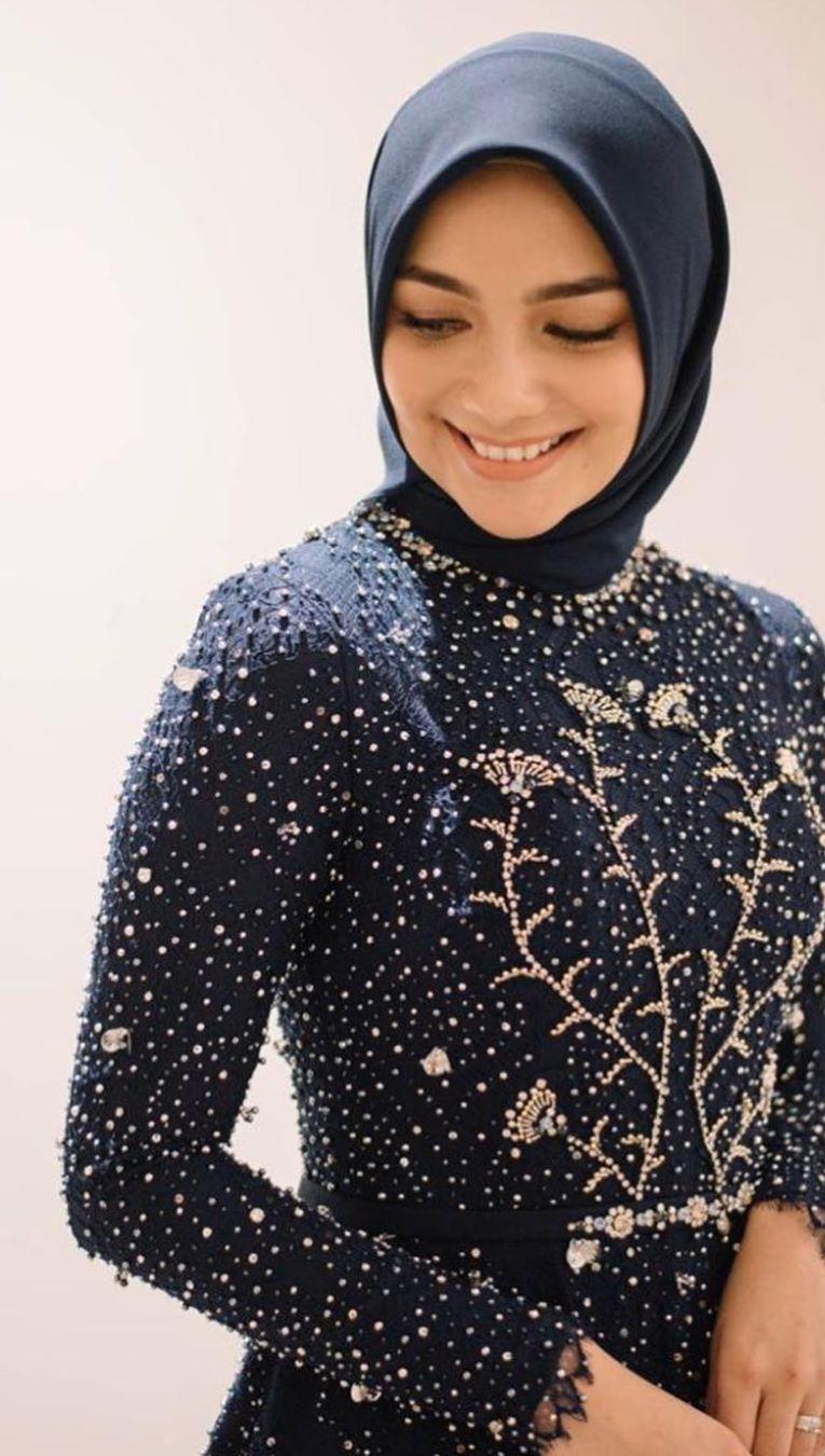 Model Jilbab Segi Empat Yang Cocok Untuk Kebaya