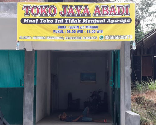 Toko Jaya Abadi yang tak menjual apa-apa (Foto: Facebook Khairul Anam)