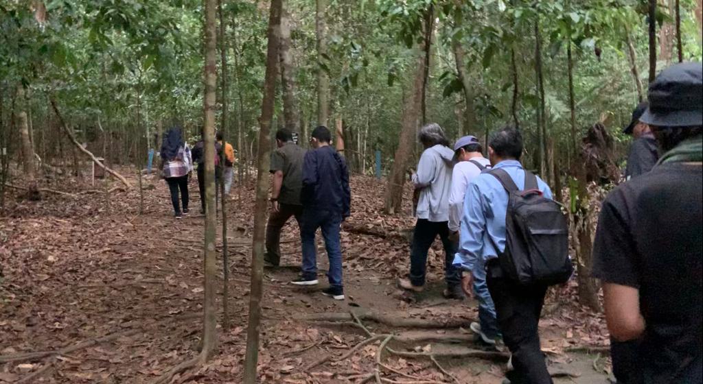 Mendaki Bukit Peramun