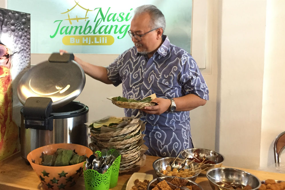  Nasi Jamblang Haji Lili