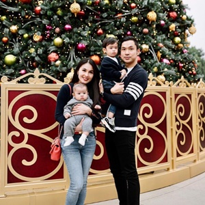 Potret Keluarga Sandra Dewi