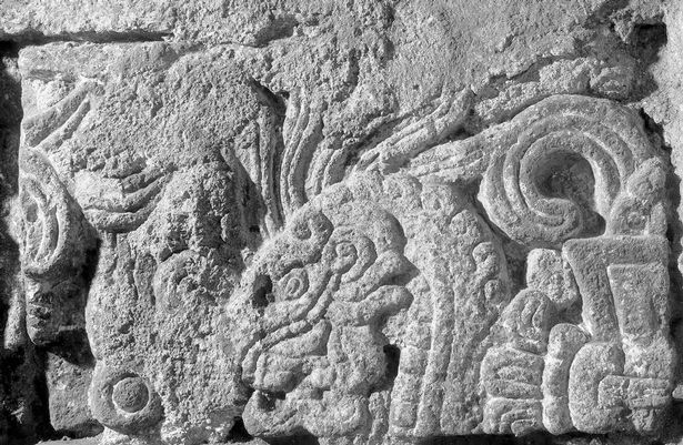 Penemuan Relief di Istana Aztec