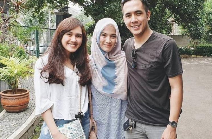 Ananda bersama dua adiknya