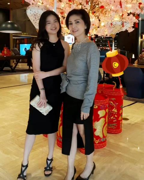 Meilia Lau dan putrinya, Felicia Tissue, yang baru putus dari Kaesang Pengarep.