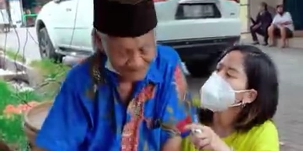 Mbah Camin Penjual Tauge Goreng