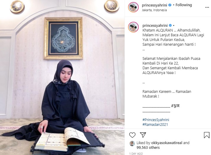 Syahrini membaca alquran