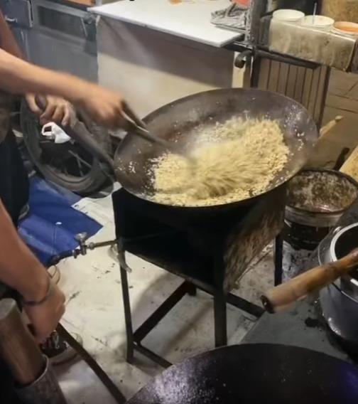 Nasi goreng tanpa nasi yang viral.