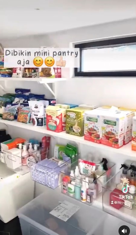 Penampakan  minimarket Fitri Tropica