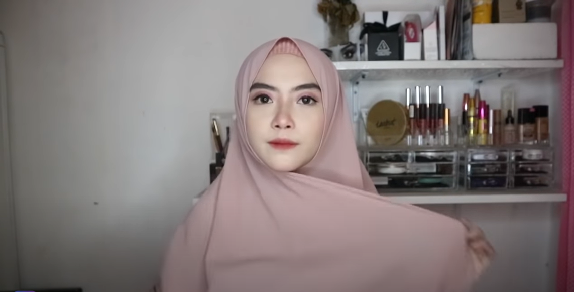 Tutorial hijab pashmina menutup dada