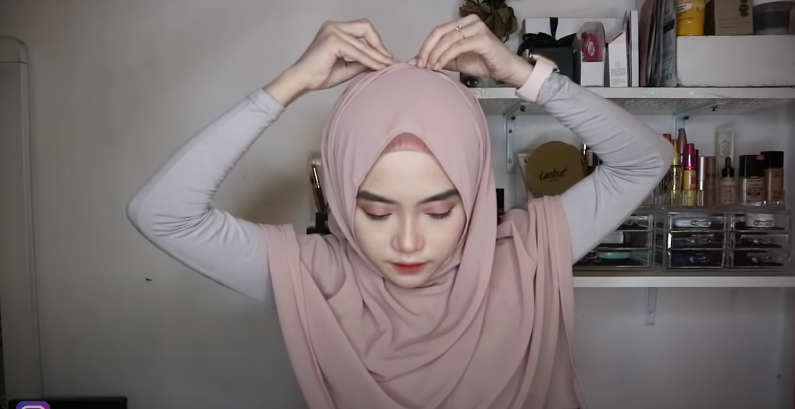 Tutorial hijab pashmina menutup dada