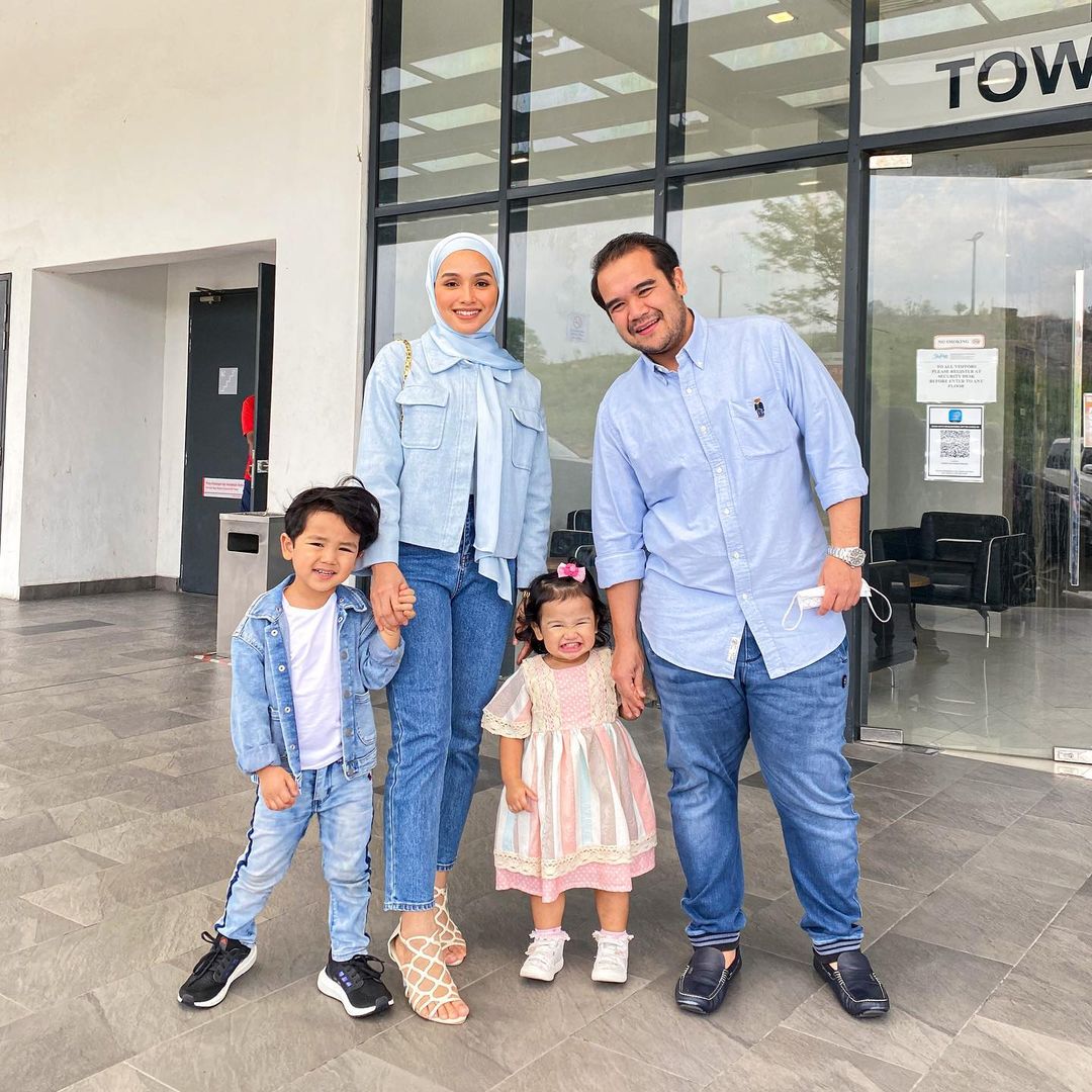 Tya Arifin bersama suami dan anaknya(Foto : akun @tyaarifinnw)