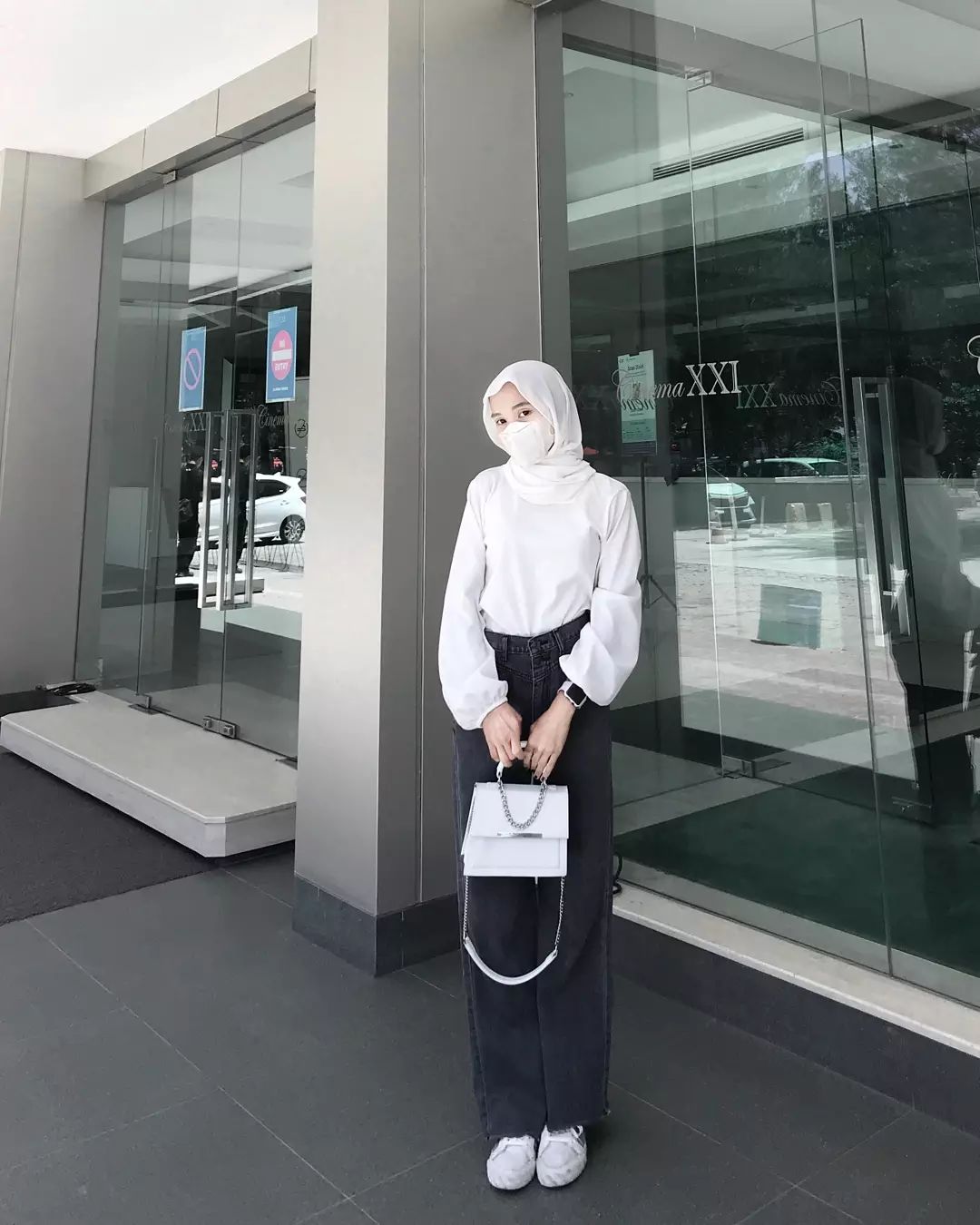Fashion hijab monokromatik