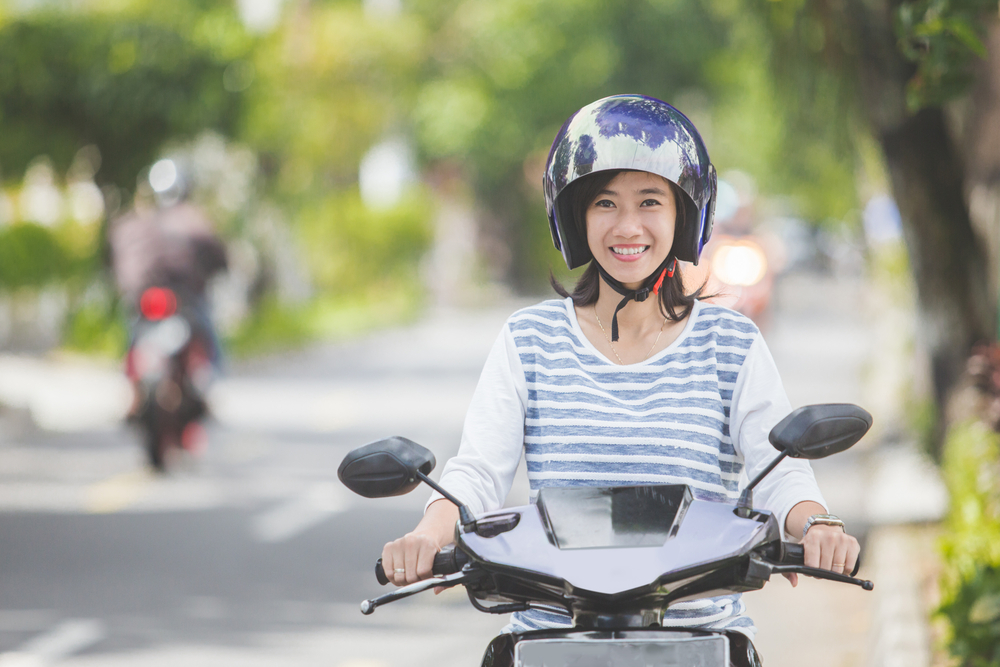 Berkendara Irit Naik Motor