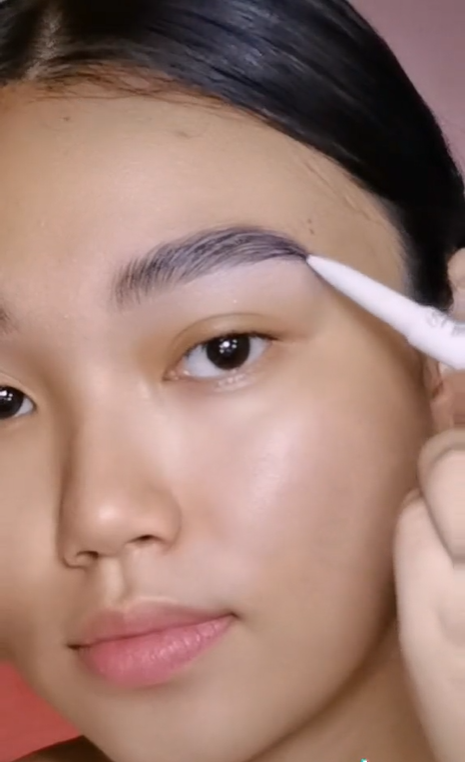 Membuat Clean Makeup Look